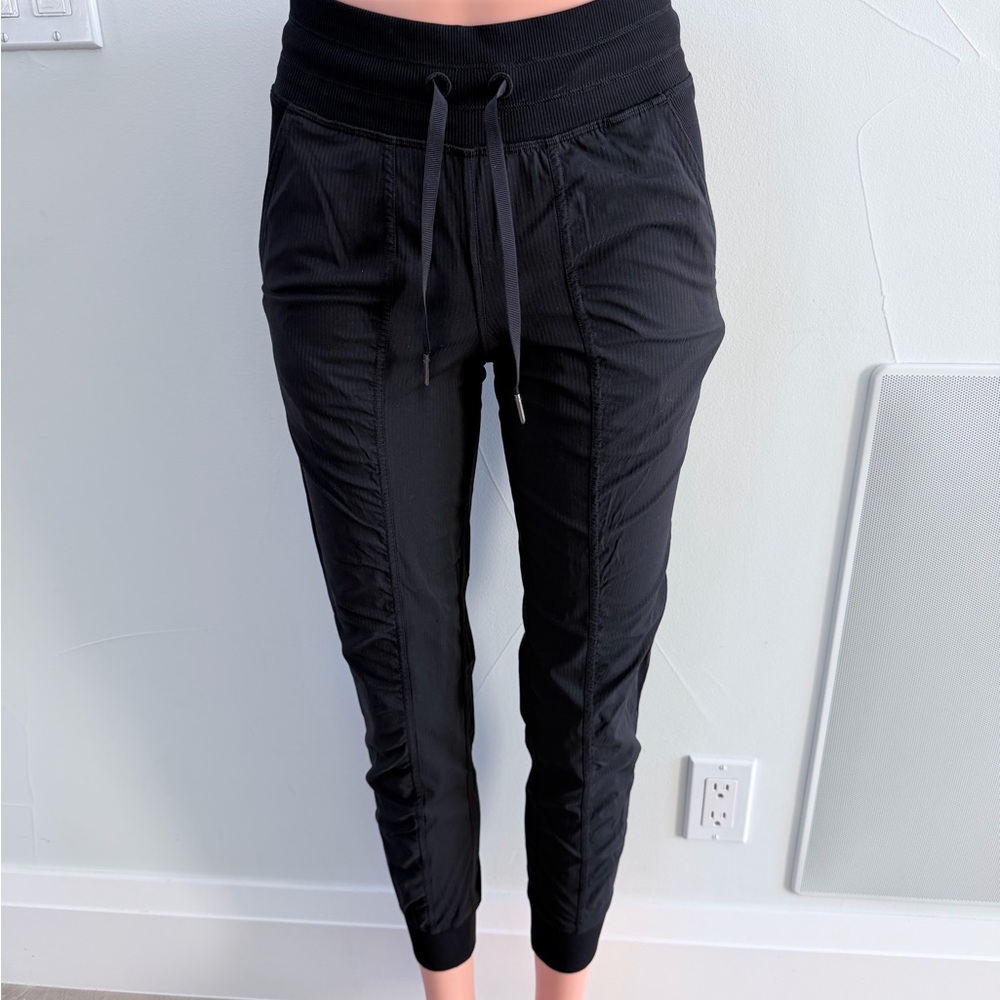 New Lululemon Dance Studio Mid Rise Joggees in Black size 0 - Picture 6 of 10